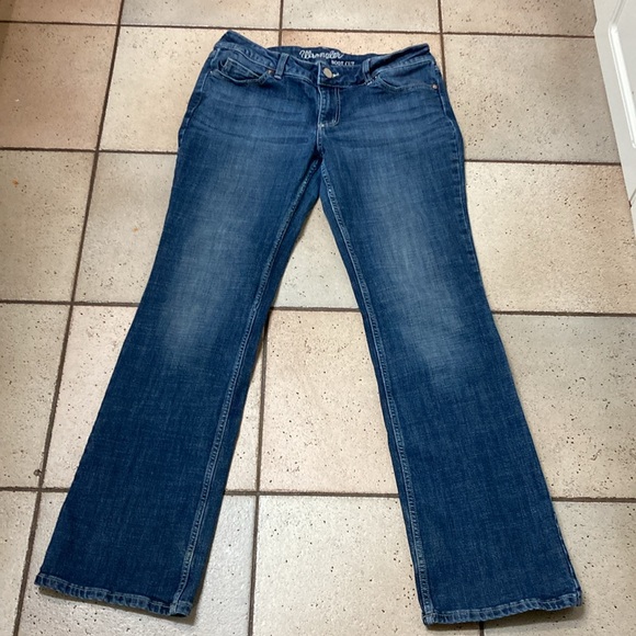 Wrangler boot cut jeans in good used condition, Size 11×34 - Picture 5 of 8